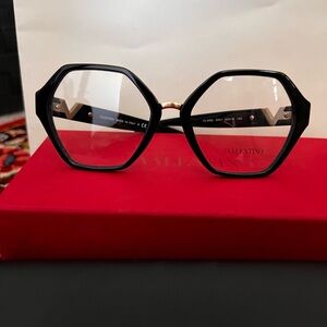 Valentino eyewear